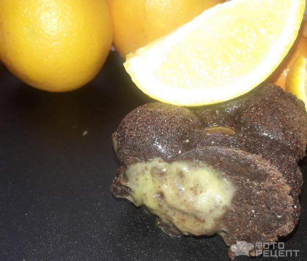 Шоколадный кекс с апельсиновым кремом фото