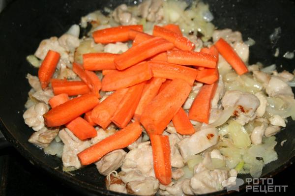 Куриное филе тушеное с овощами и черносливом