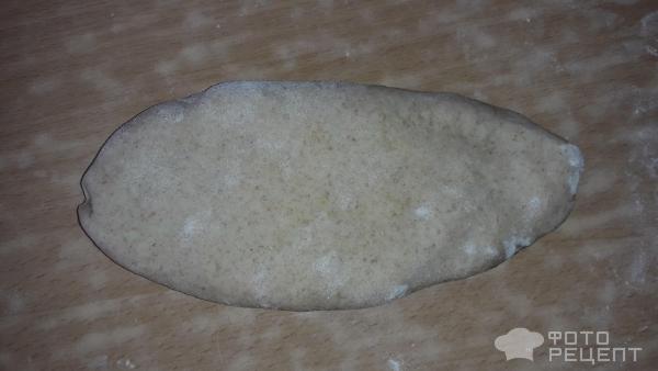 Пирожки из дрожжевого теста с начинкой из картофельного пюре со шкварками фото
