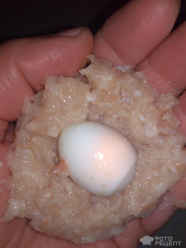 Котлеты куриные с сюрпризом (перепелиным яйцом) фото