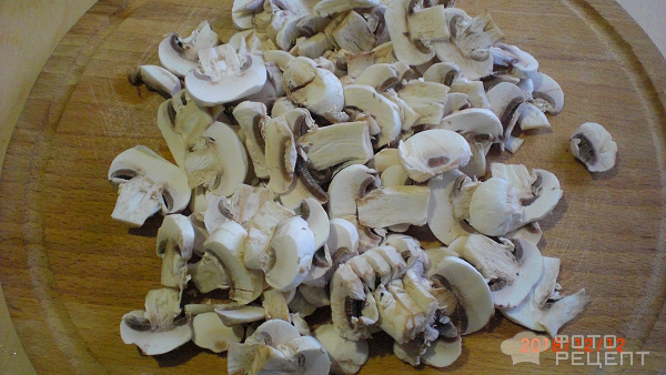 Праздничный мясной рулет с грибами фото