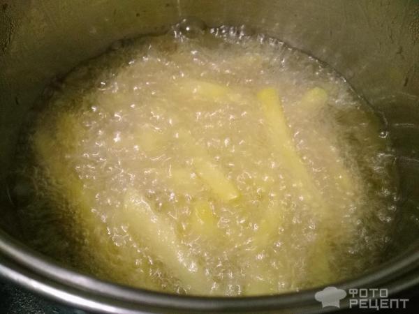 выкладываем картофель в раскаленное масло