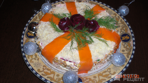 Праздничный салат Подарочный сюрприз фото