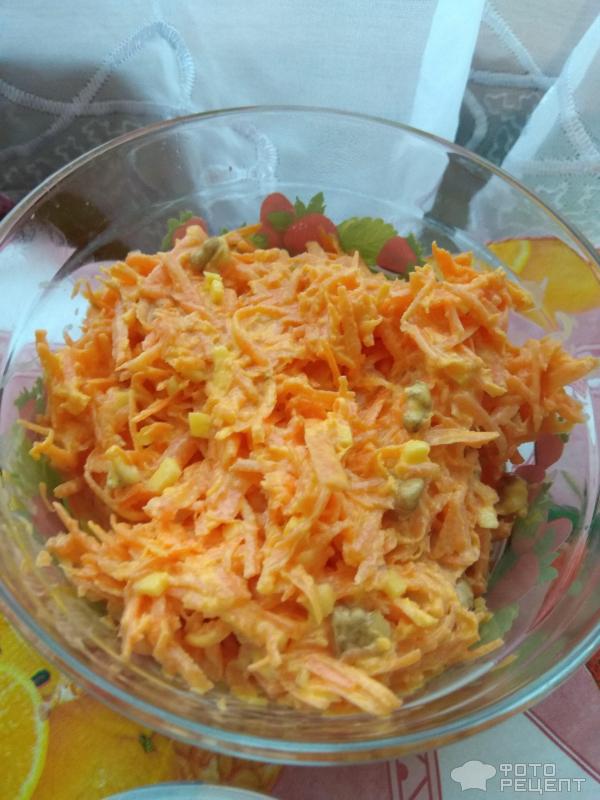 Морковный салат с орехами фото