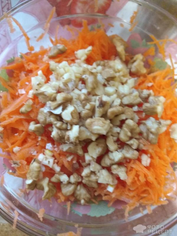 Морковный салат с орехами фото