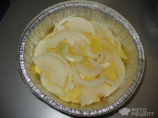 Камбала запеченная с картофелем в сметанном соусе фото
