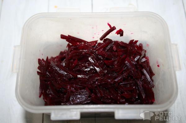 Салат из свеклы и маринованного огурца