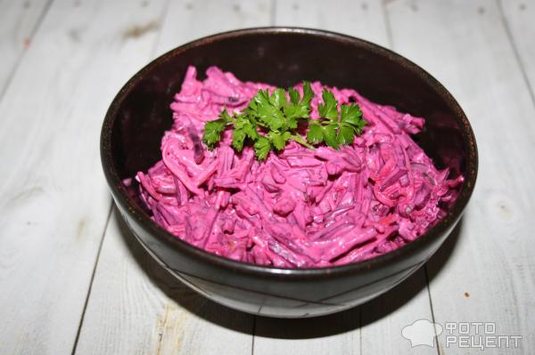 Салат из свеклы и маринованного огурца