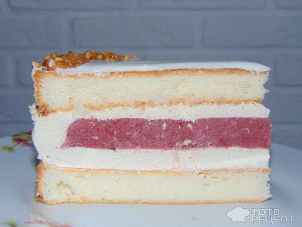 Рецепт: Торт ко Дню всех влюбленных | с клубничным конфи и белым муссом