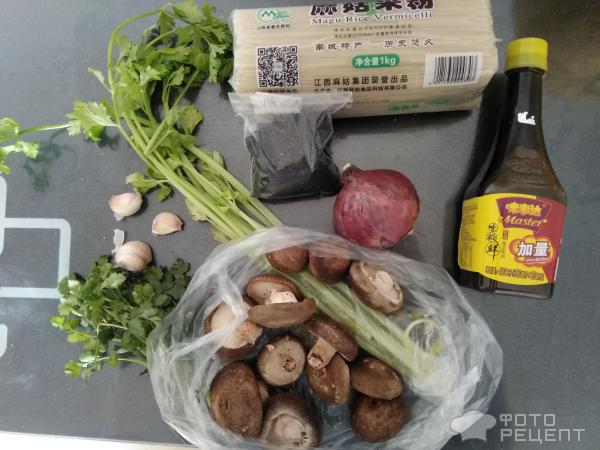 Рисовая лапша с грибами шиитаке и овощами