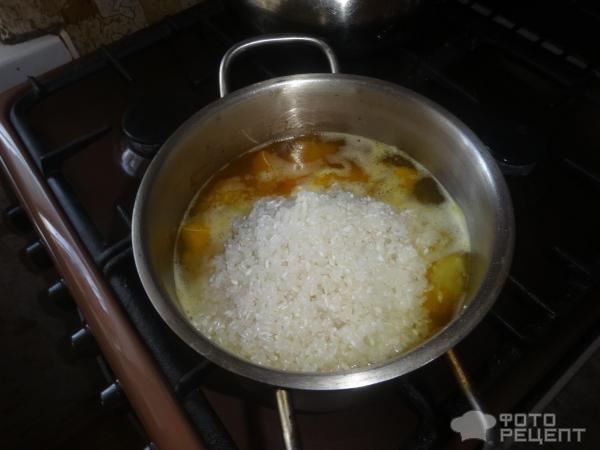 Рисовая каша с тыквой изюмом и корицей фото