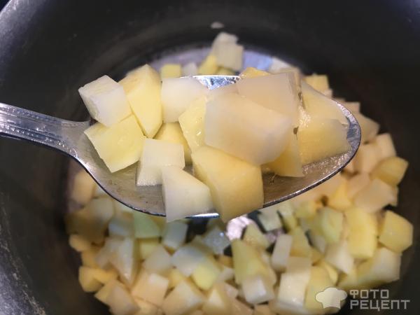 Ломтики картофеля в супе с клецками