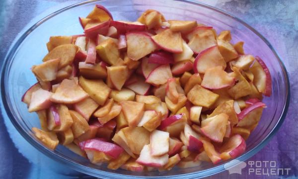 замороженные кусочками яблоки