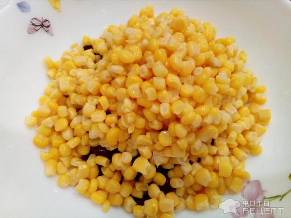 Салат с фасолью и кукурузой