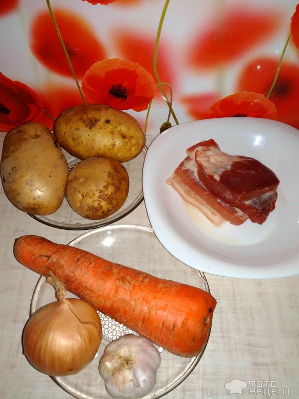 Картошка тушеная с мясом в горшочке фото