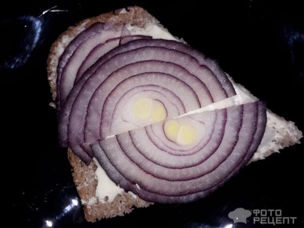 Бутерброд с луком и маслом фото