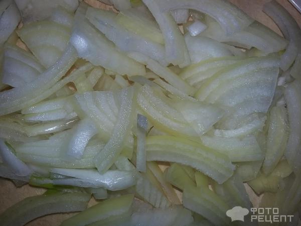 лук порезали четвертинками