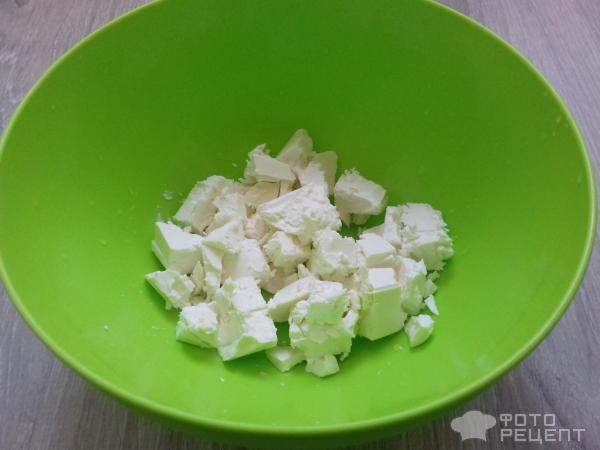 Салат с сыром Фета, кукурузой и сухариками фото
