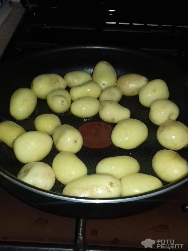 картофель запеченый на сковороде