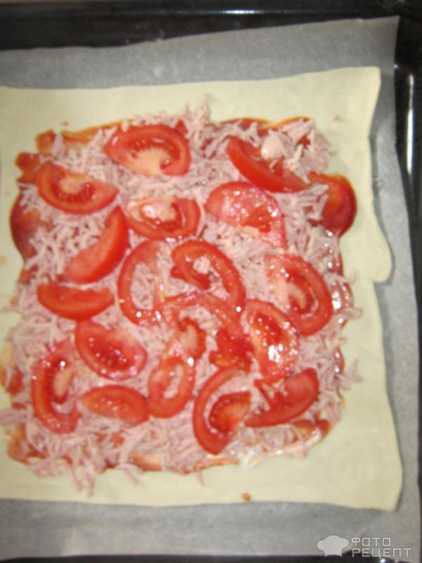 Пицца на слоеном тесте фото