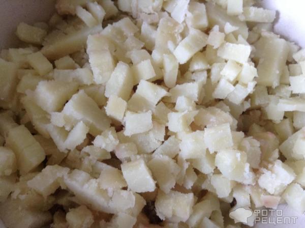Салат картофельный с сельдью, луком фото