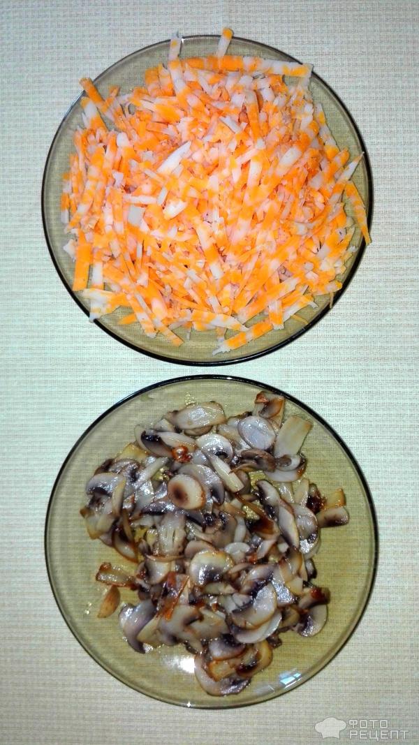 обжаренные грибы и тертый сыр