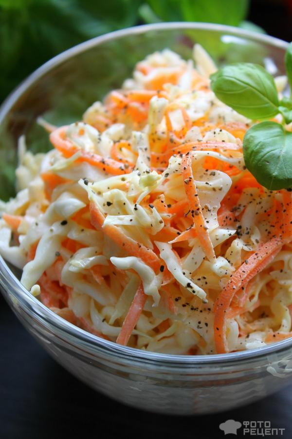 Салат из молодой капусты и моркови фото