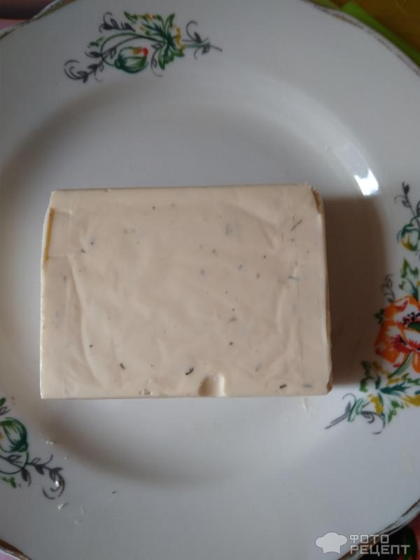Гренки из серого хлеба с плавленным сыром и огурцом фото