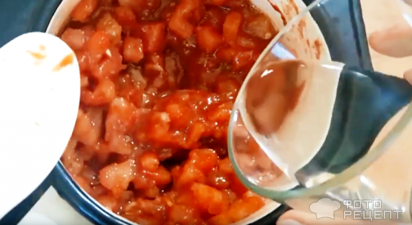 Запеченные тосты с ветчиной и пикантным томатным соусом фото