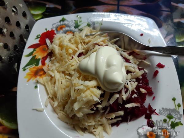 Салат свекольный с сыром фото