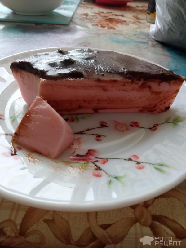 розовый десерт в разрезе