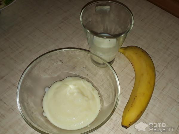 Добавляем банан и молоко