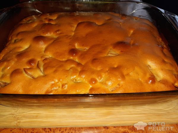 готовая шарлотка с грушами