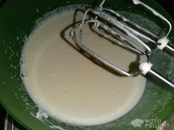 взбитые миксером яйца с сахаром