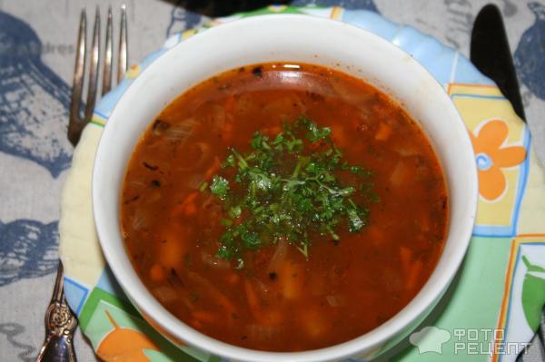 Томатный суп с рыбными консервами и фасолью