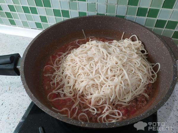Спагетти с чесноком и томатом фото