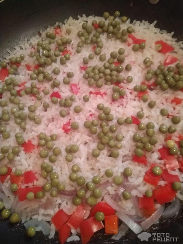 Рис с болгарским перцем и зеленым горошком фото