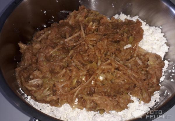 Яблочные оладьи фото