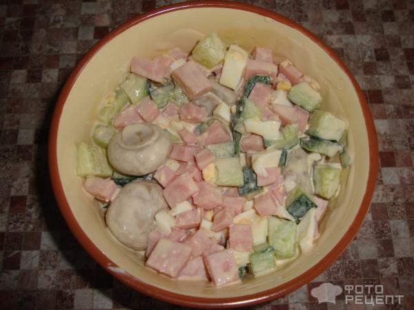 Грибной салат с маринованными шампиньонами