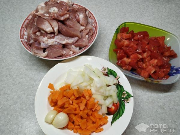 Тушеная свинина с овощами на сковороде фото