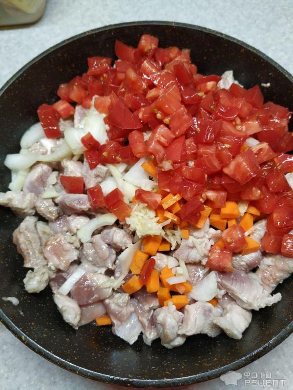 Тушеная свинина с овощами на сковороде фото