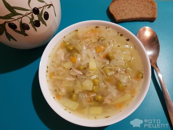 Суп овощной с капустой и зеленым горошком фото
