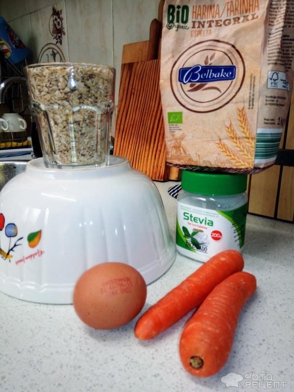 Продукты для овсяного печенья с морковью и соевым молоком