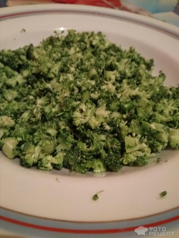 Салат из свежей брокколи фото