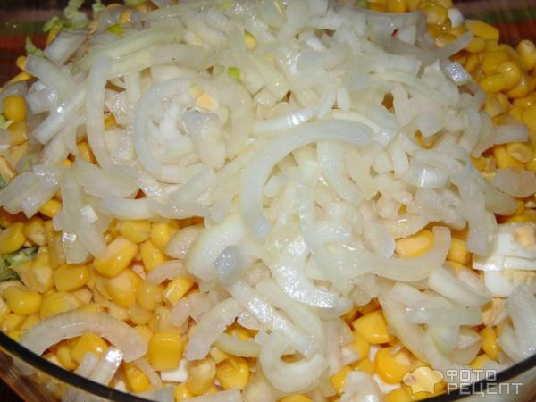 Салат с колбасой, овощами и яйцом фото