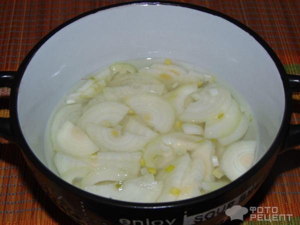 Салат с колбасой, овощами и яйцом фото