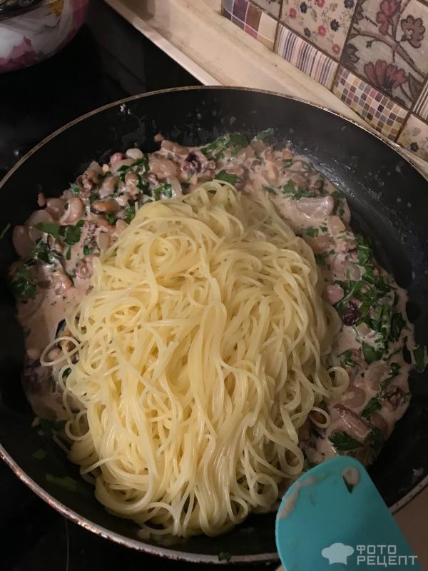 Паста с морепродуктами в сливочном соусе фото