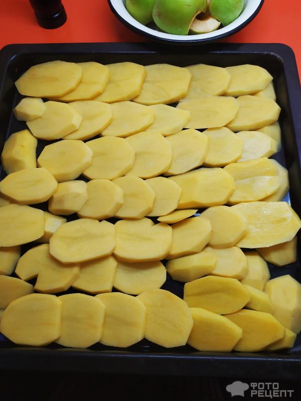 Индейка с яблоками и картофелем в духовке фото