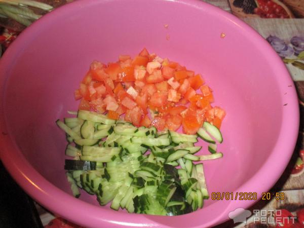 Салат с креветками и сыром фото
