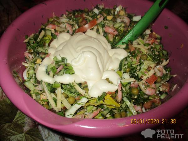 Салат с креветками и сыром фото